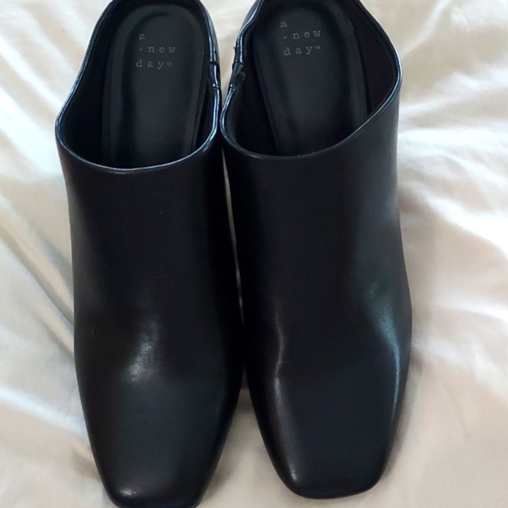 A new day Heels Nwot